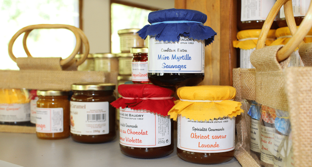 Domaine De Baudry druckt Marmeladen- und Süßwarenetiketten im Haus