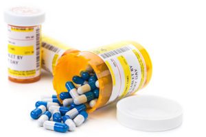 Médicaments sur ordonnance dans des flacons de pilules orange